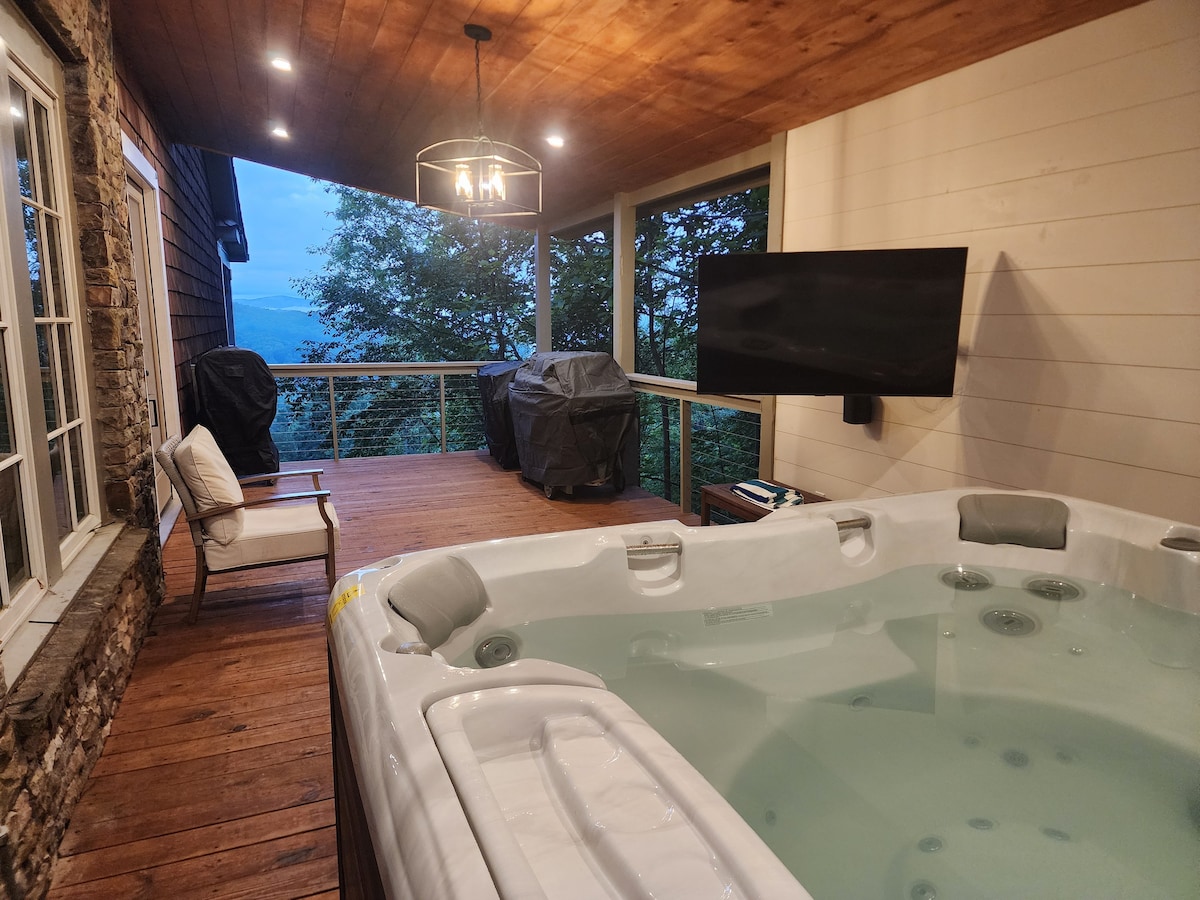 7 Bedroom Home Mountain, Golf & Lake views Hot Tub