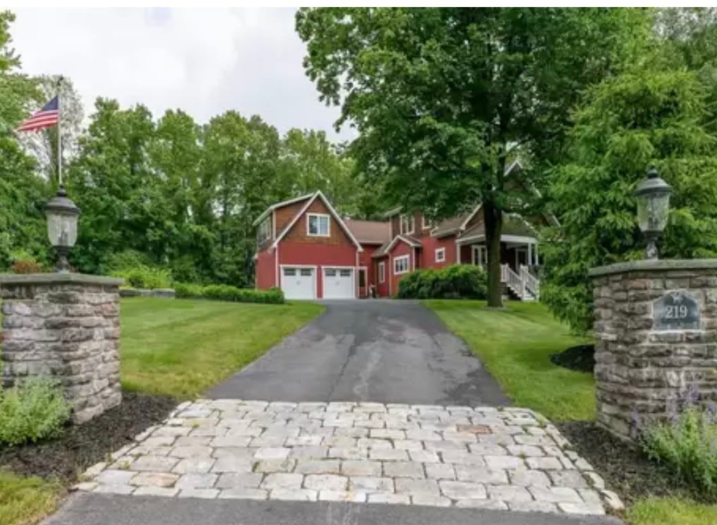 Private Saratoga Home 1 mile from Track & Lake