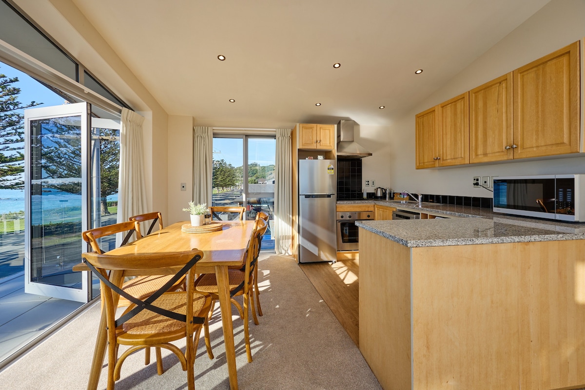 Kaikoura Waterfront Deluxe 2 Bedroom Apartment