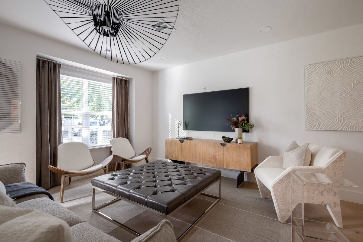 SoLux in SoCo: Private, Modern and Spacious Oasis