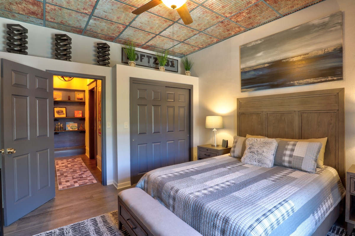 Loftz 31 - West, A Cozy One Bedroom