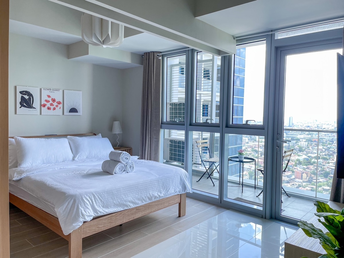 Uptown Parksuites BGC + Balcony, Fast Wi-Fi, Views