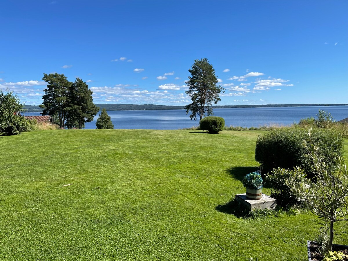 Dalagård med stor tomt & egen brygga vid Orsasjön