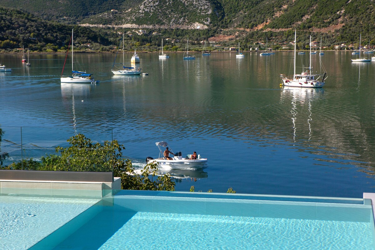 Villa Neaera - Seafront, Pontoon, Heated Pool