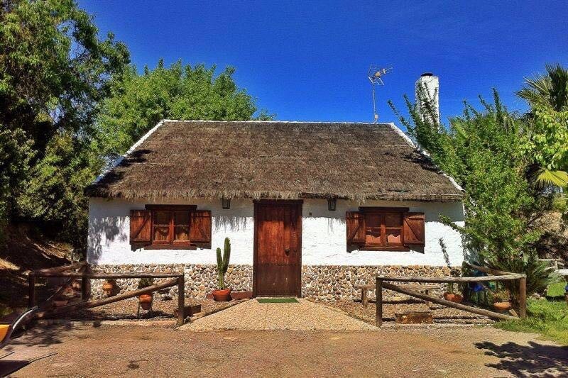 Villa con piscina y jardines (Casa de Madera)