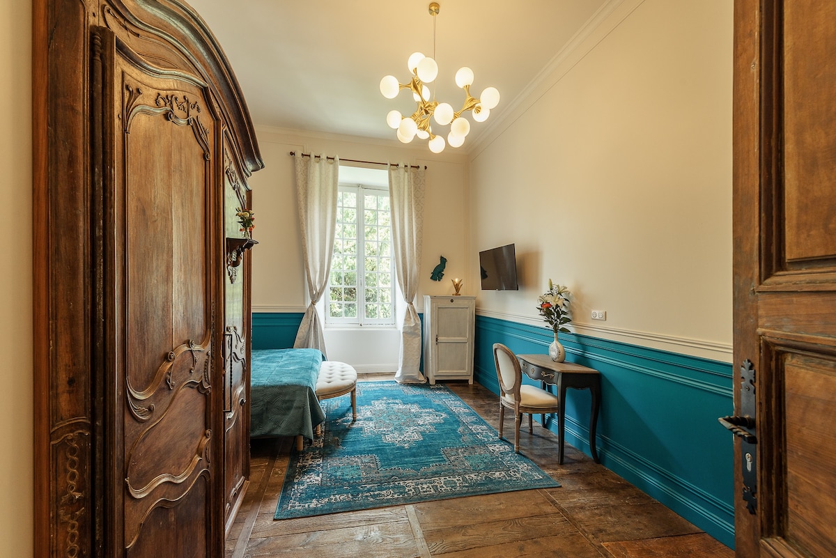 Château, SPA, piscine : Chambre d'Ania, Familiale