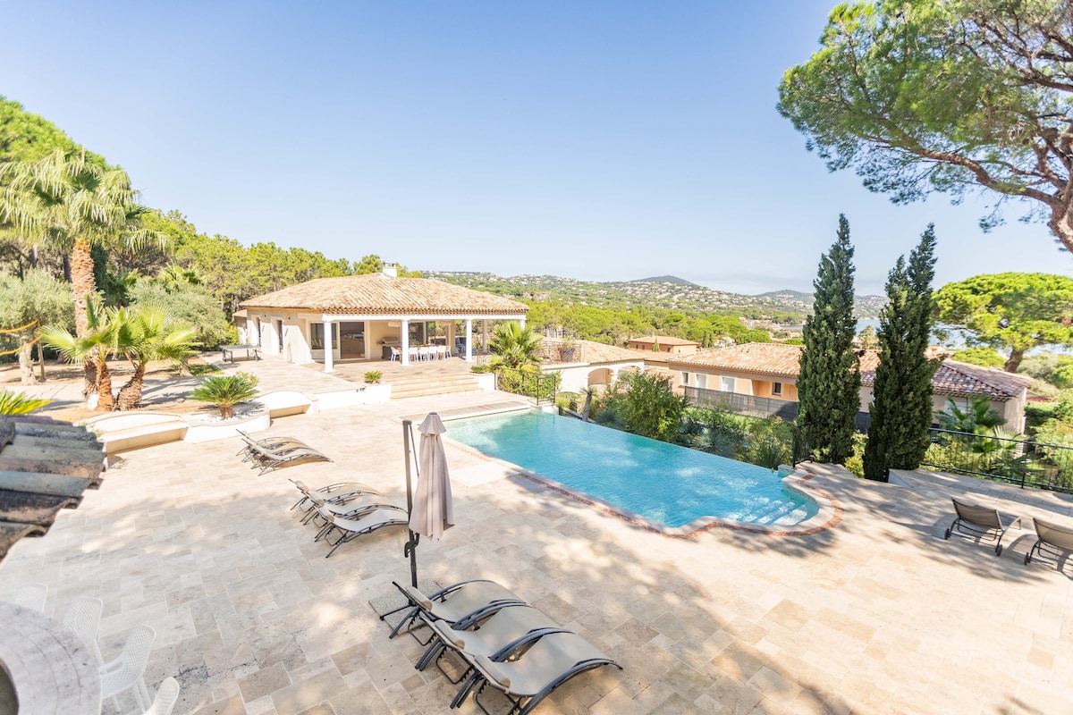 Magnifique villa avec piscine et vue mer