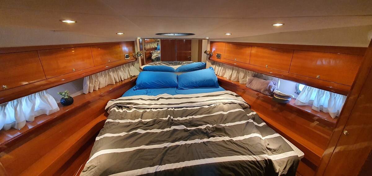 Luxury private yacht in Ashdod