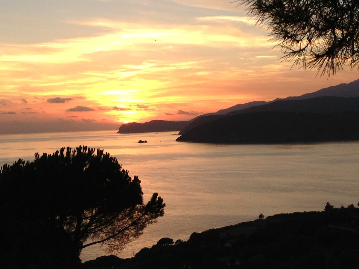 Villa mit Whirlpool und phantastischer Aussicht