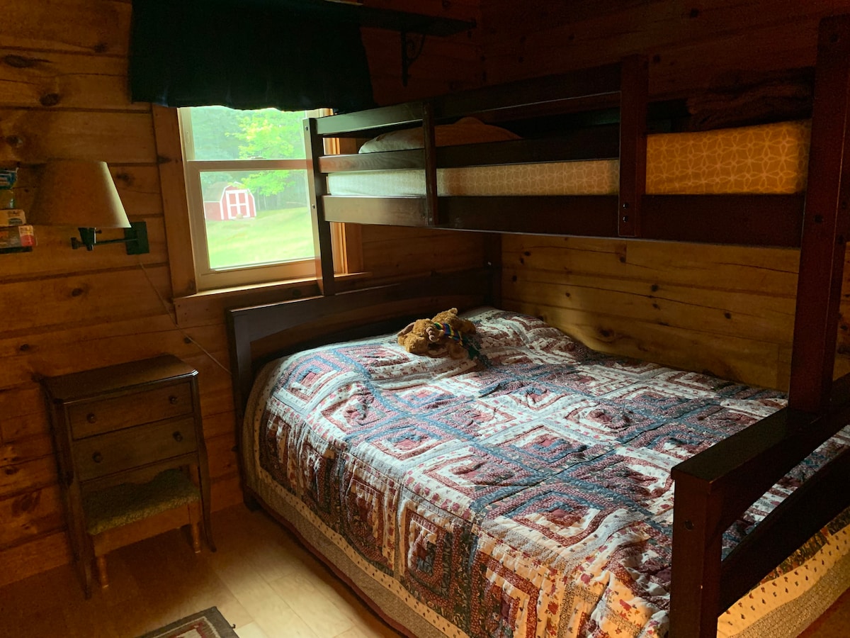 舒适小木屋：靠近城镇的2卧室便利设施。