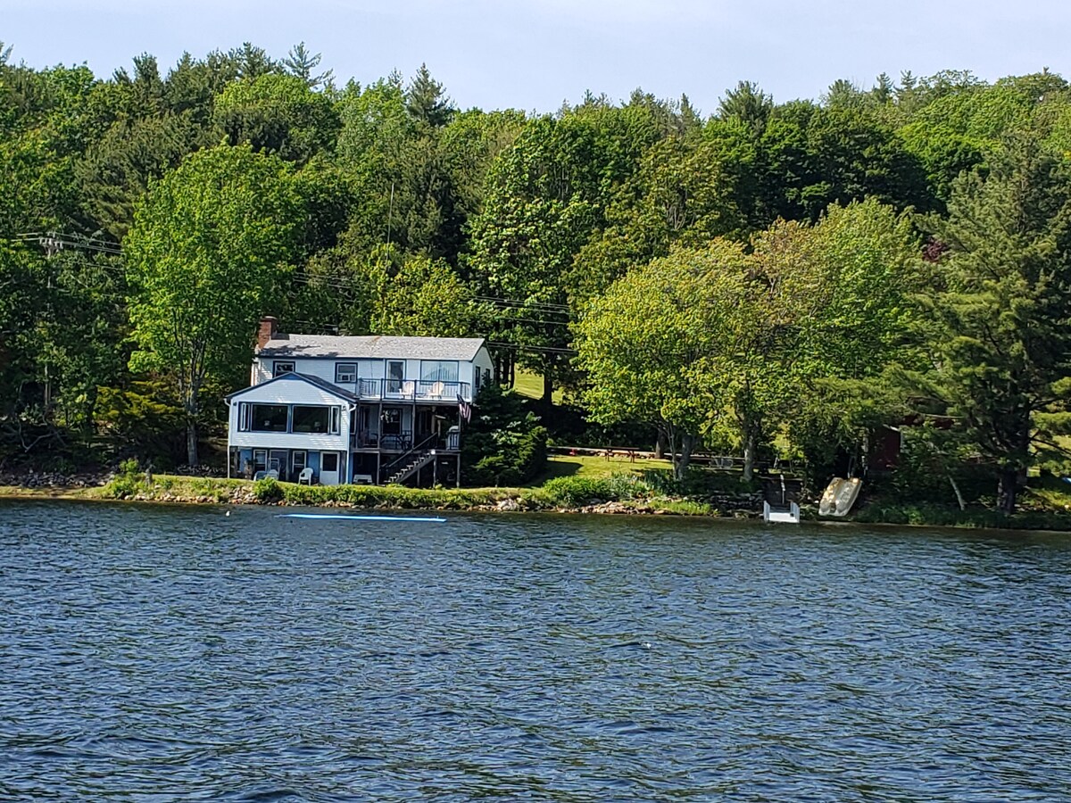 Waterfront 3 Bedroom House in NH Lakes Region