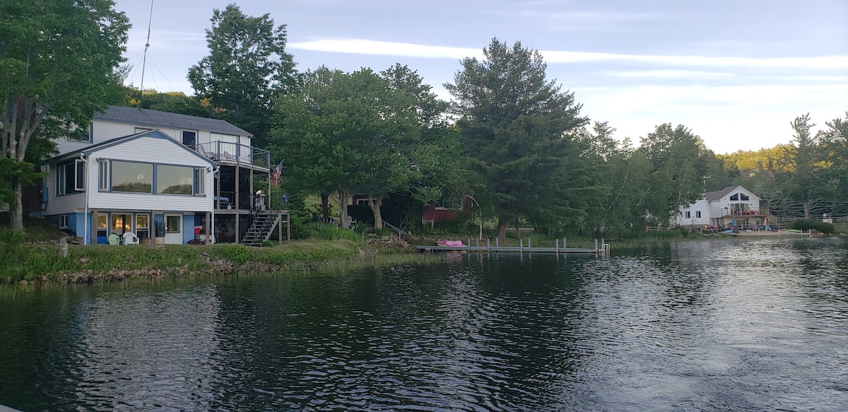 Waterfront 3 Bedroom House in NH Lakes Region