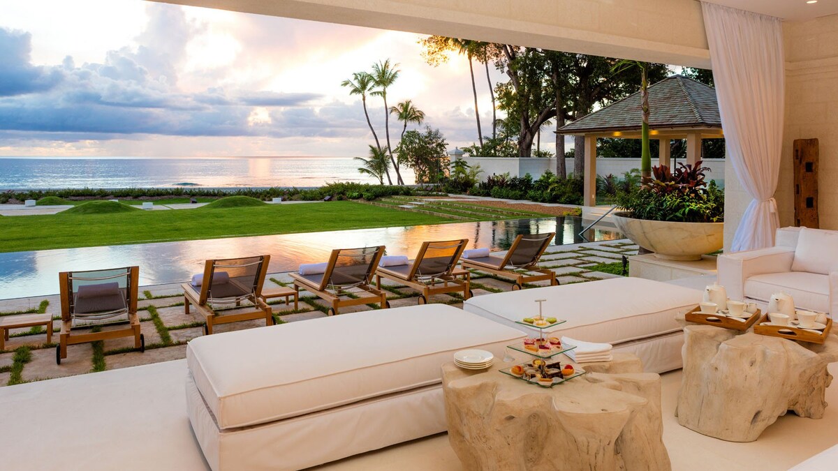 Magnificent Beachfront Villa in Barbados!
