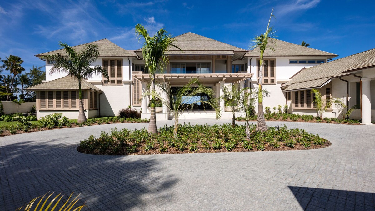 Magnificent Beachfront Villa in Barbados!