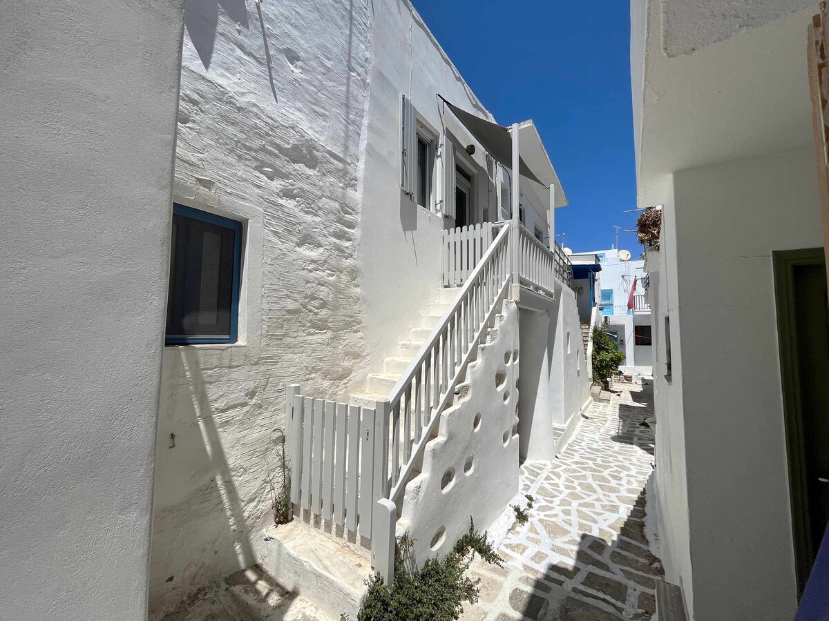 Cycladic Modern Apartment in the Heart of Parikia