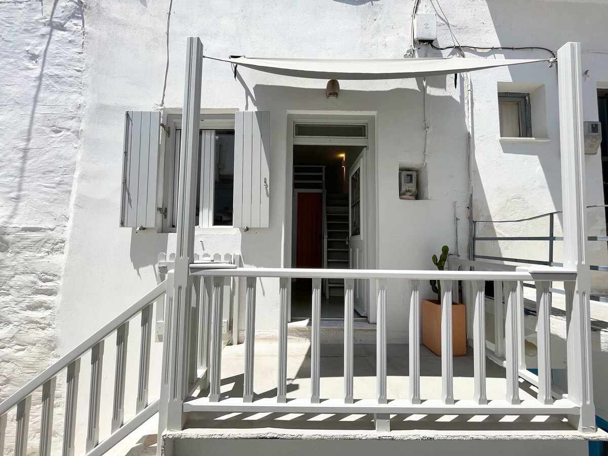 Cycladic Modern Apartment in the Heart of Parikia