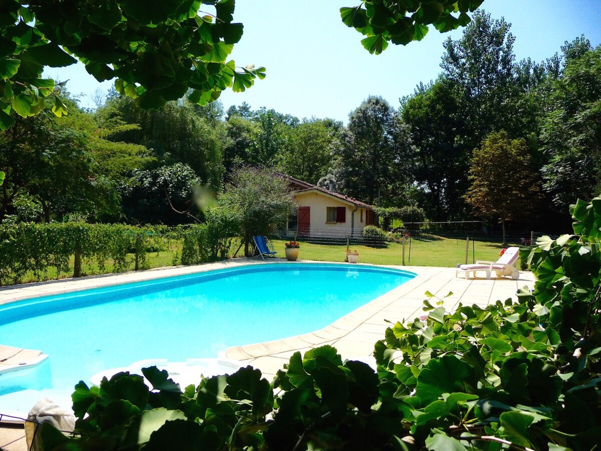 Gîte du moulin de Pontalaman et sa piscine