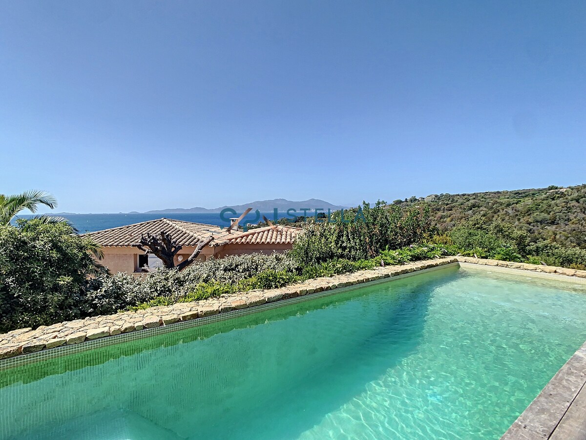 Somptueuse villa avec piscine vue sur mer