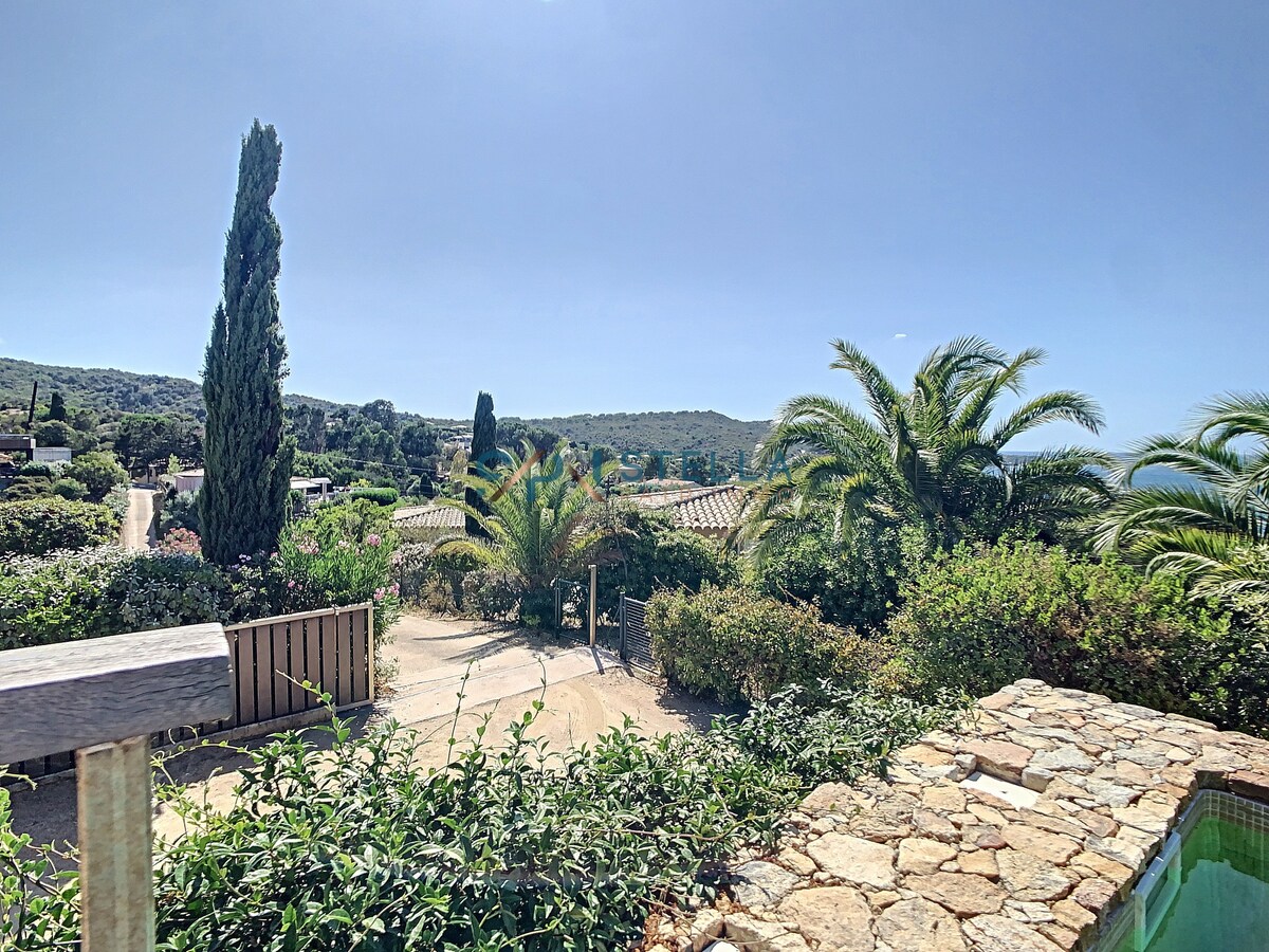 Somptueuse villa avec piscine vue sur mer