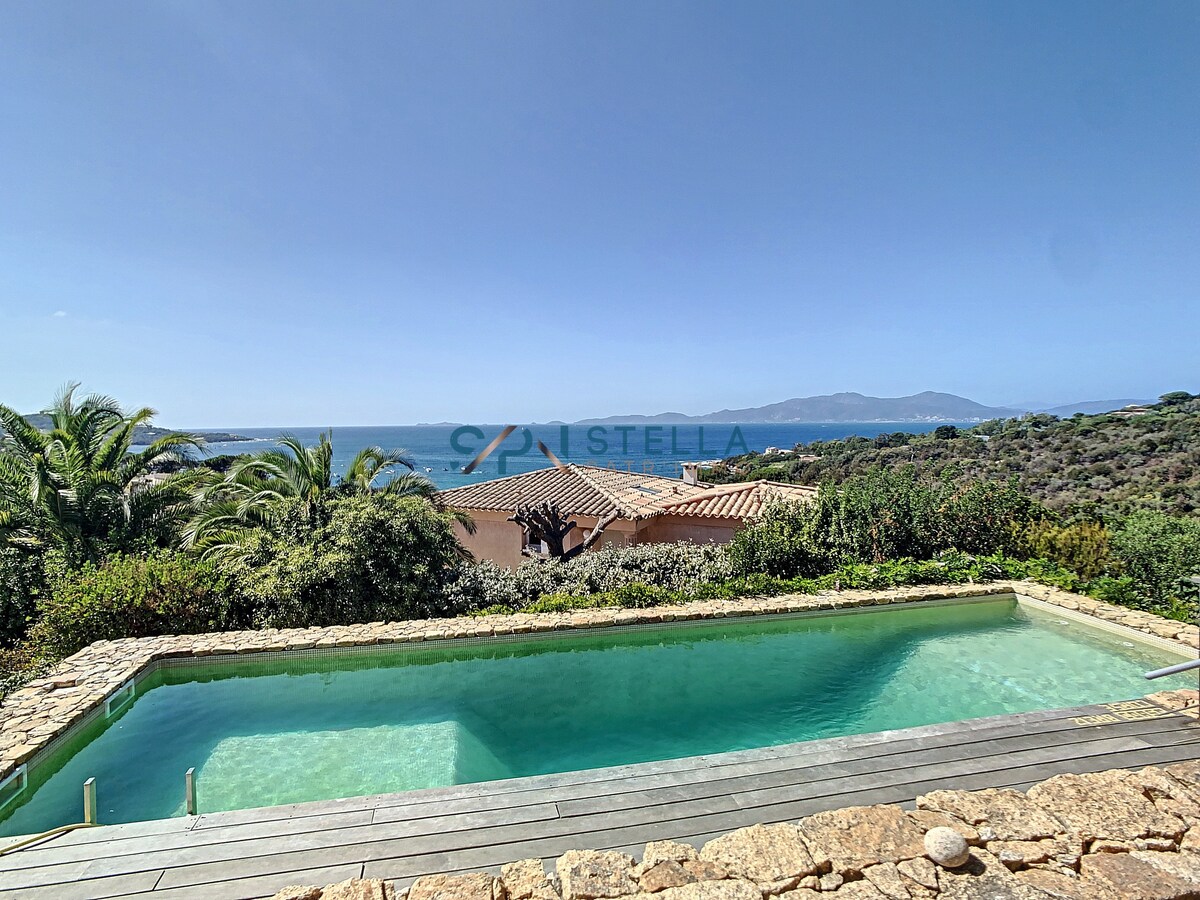 Somptueuse villa avec piscine vue sur mer