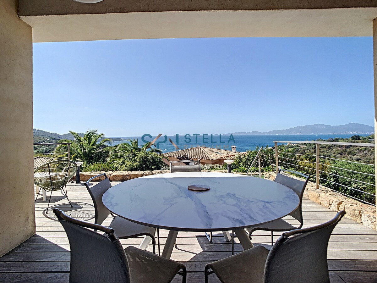 Somptueuse villa avec piscine vue sur mer