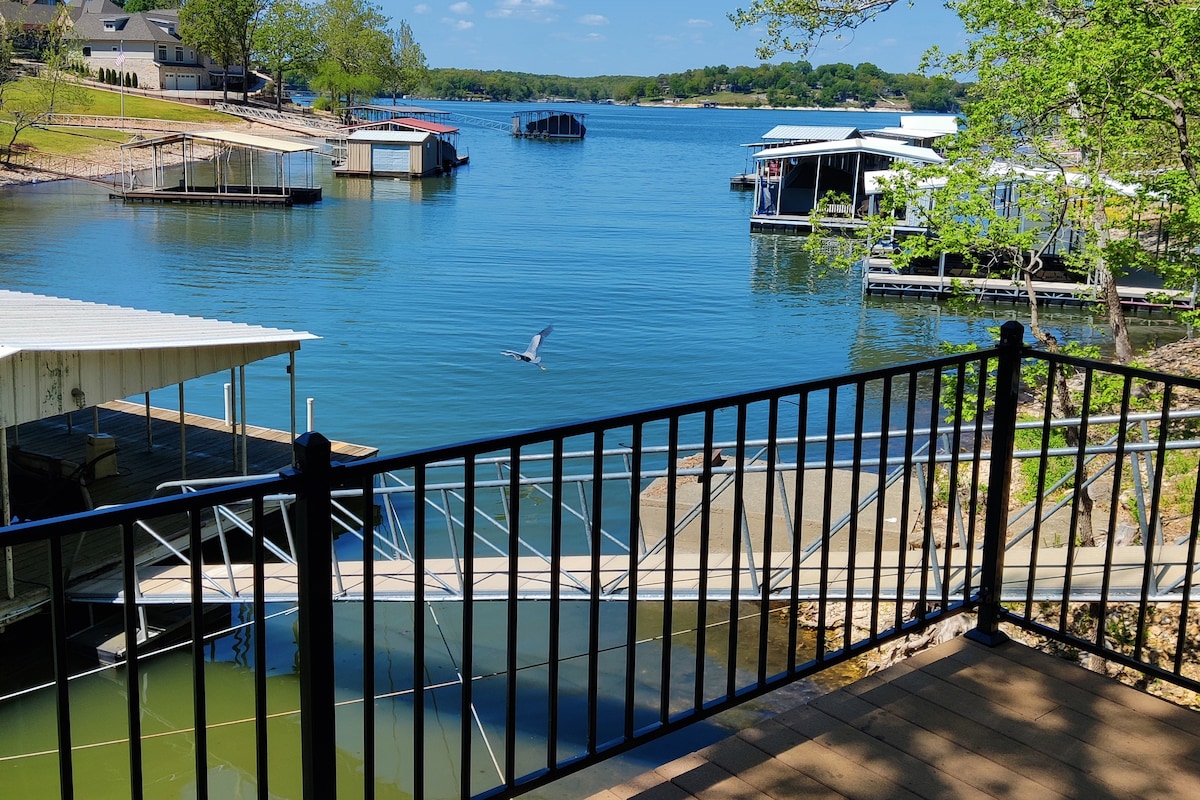 *Boatslip incl* Wakeup on the water. Couples oasis