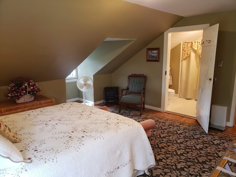 The Carriage Inn - The Robin's Nest Suite