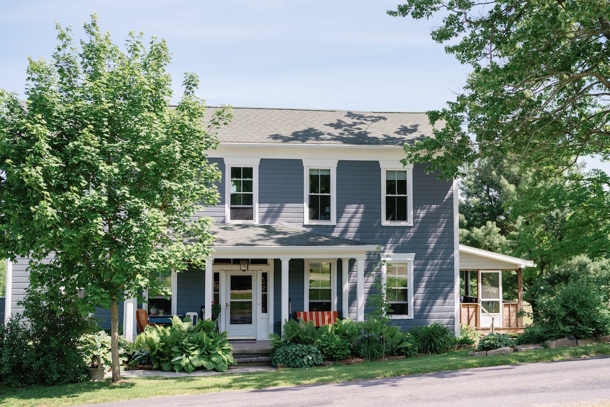 Laurel Family Farmhouse