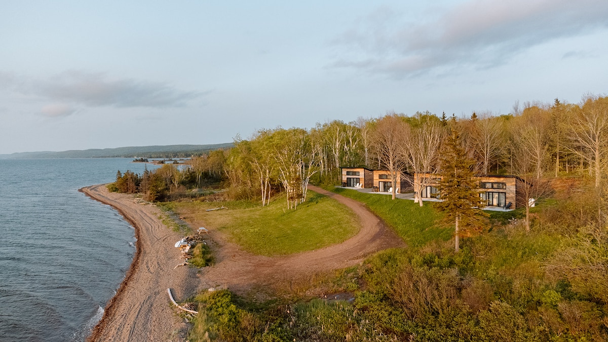 Starry Night | Beachfront, Off-Grid Cabin- 1Queen