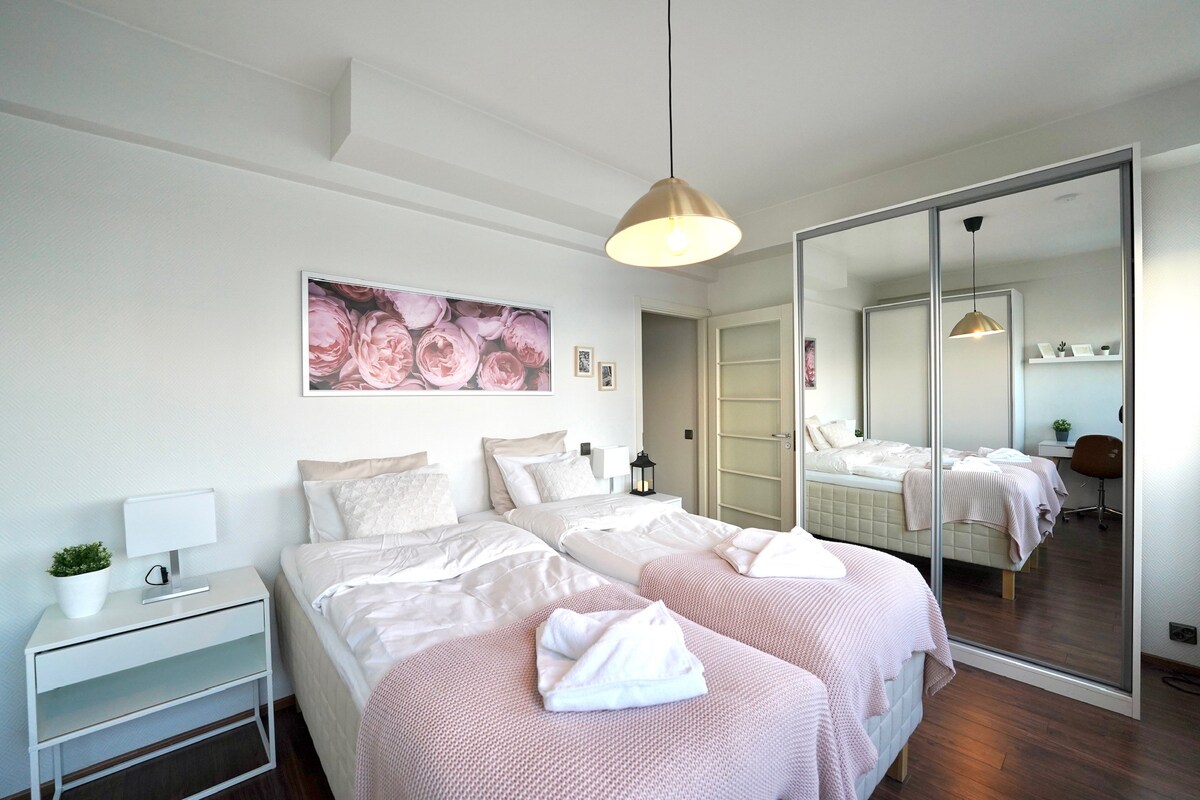 罗瓦涅米市时尚舒适的双卧室公寓