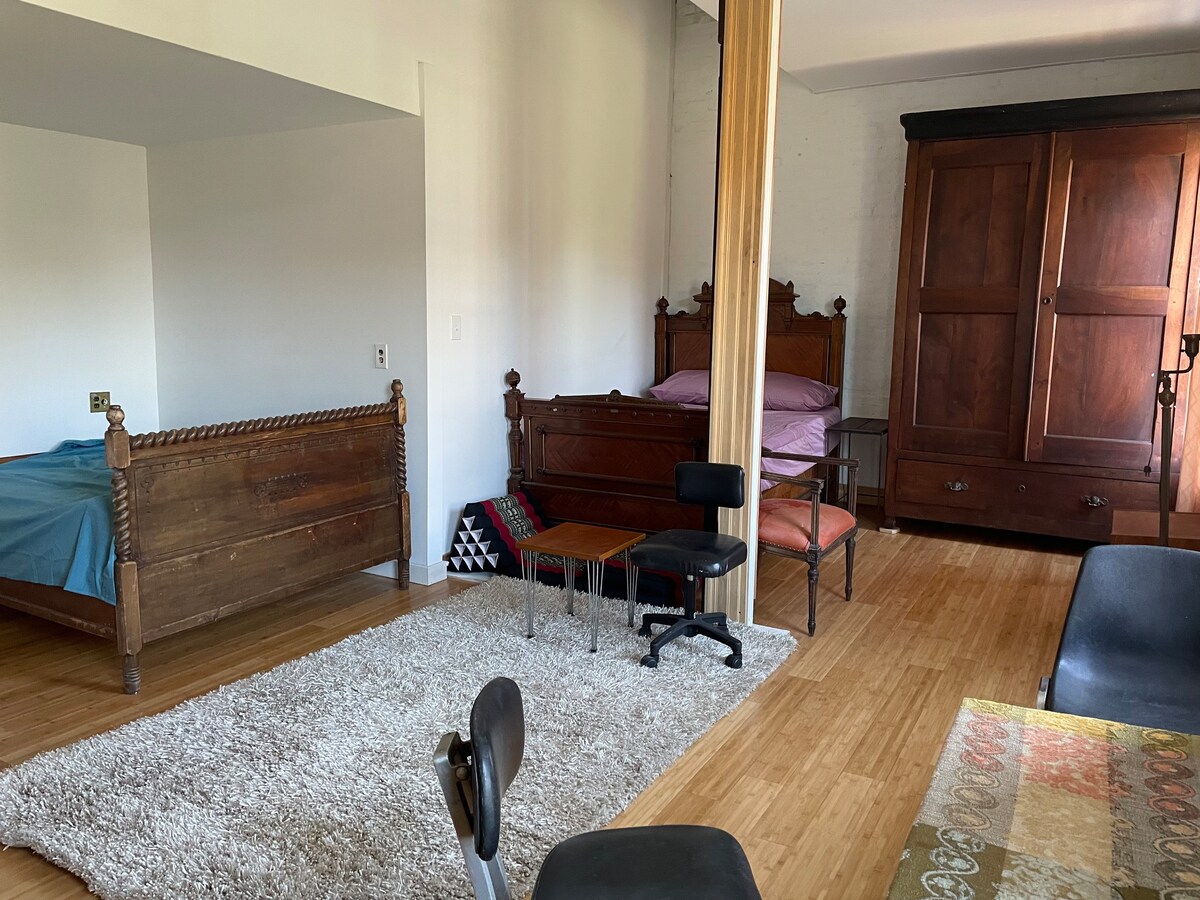 Two full size beds large bedroom in Bklyn heights