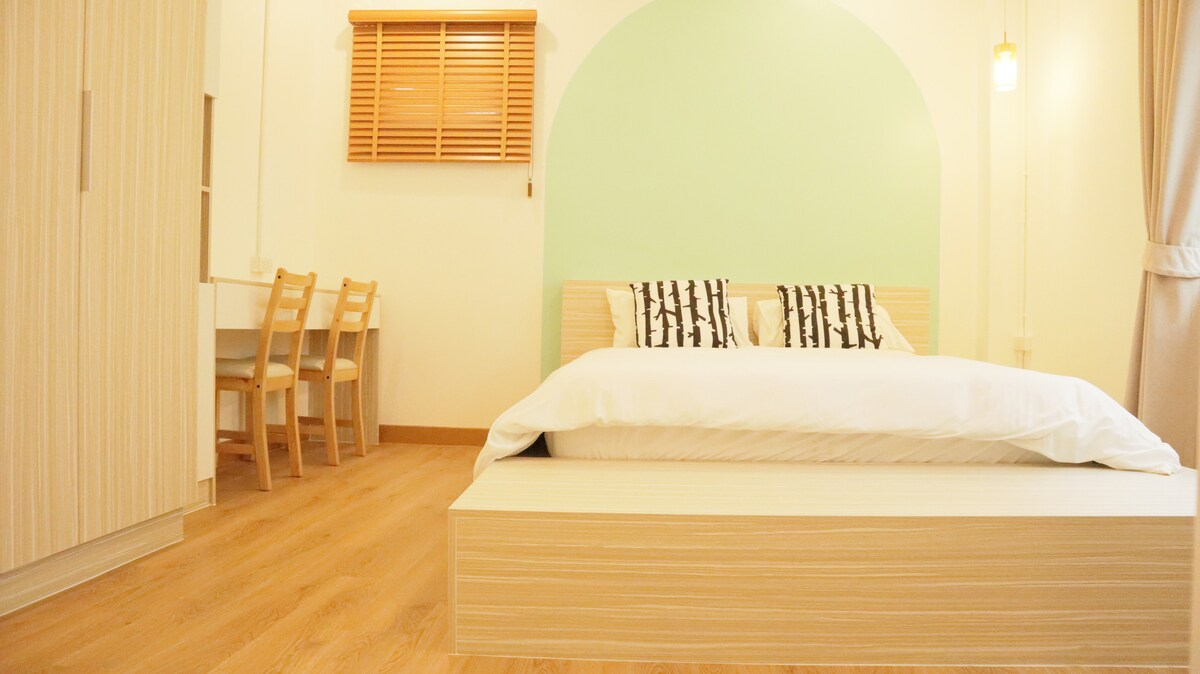 Private cosy room near BTS Sai Yud