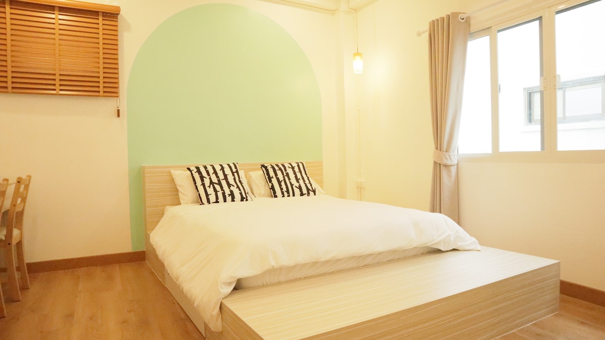 Private cosy room near BTS Sai Yud