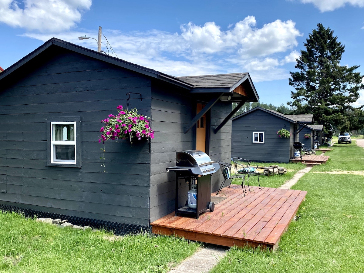 Horse Creek Resort - Tiny Cabin 8