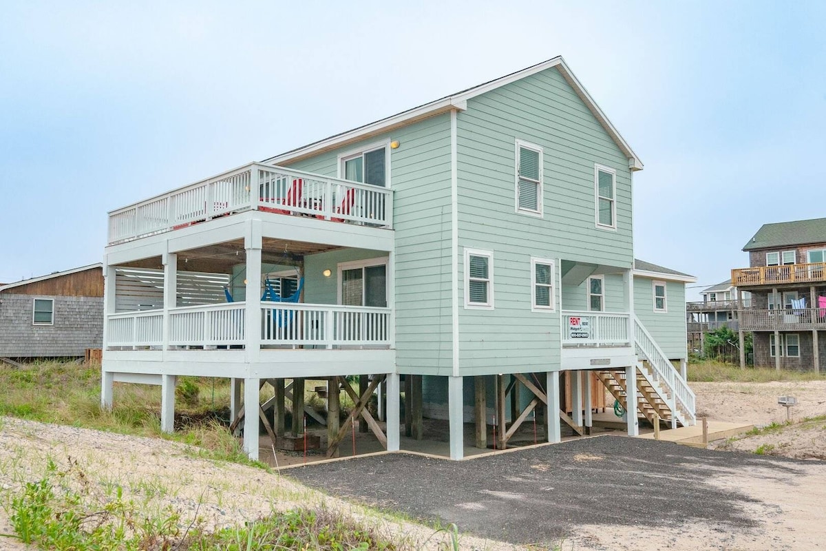 Semi-oceanfront with HOT TUB, steps to beach!