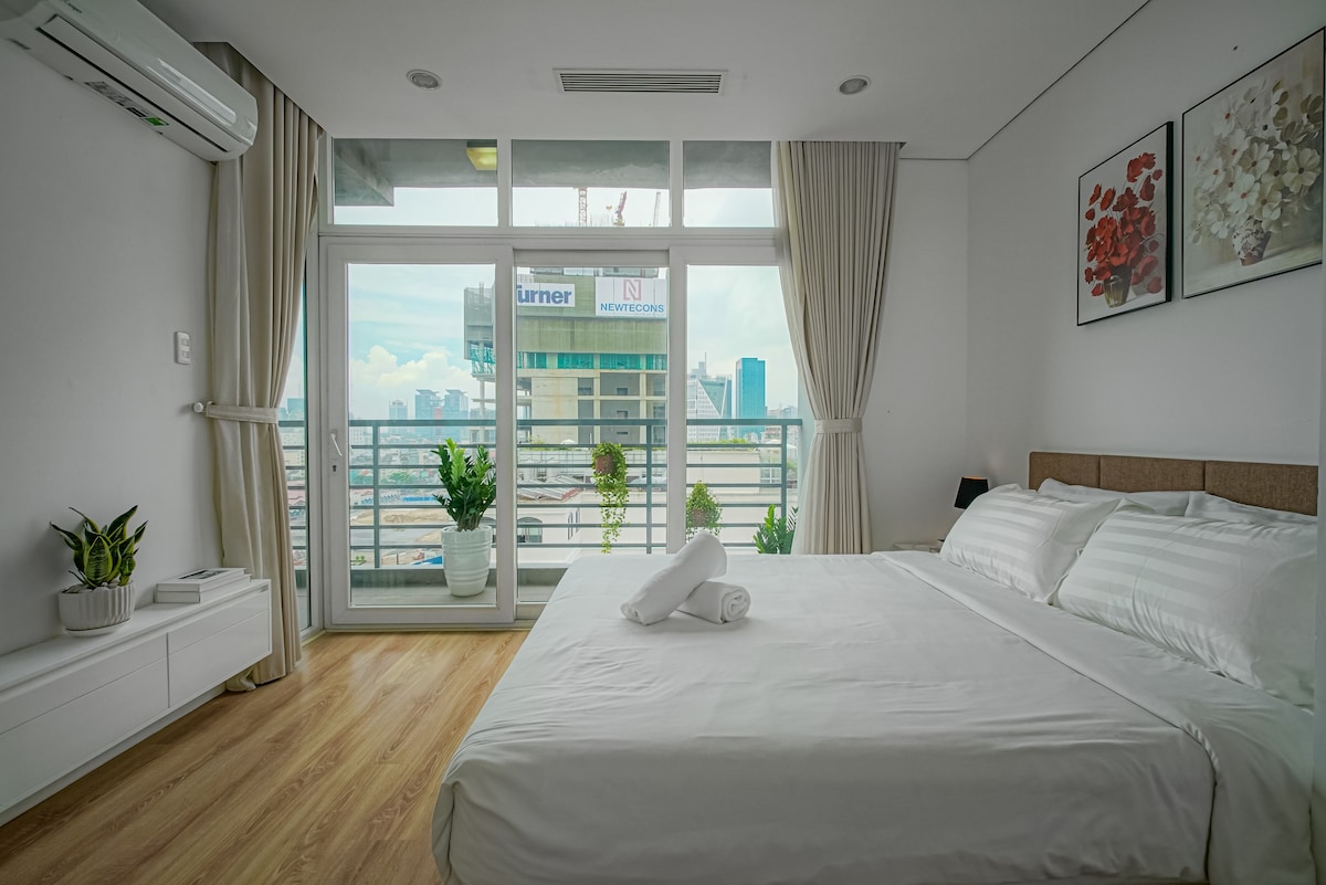 一张床Bitexco景观公寓，宽敞的阳台