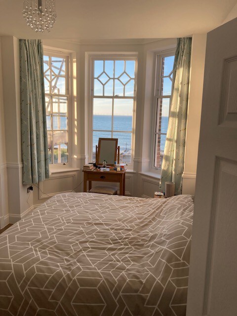 2 Bed Holiday Apartment with spectacular sea views