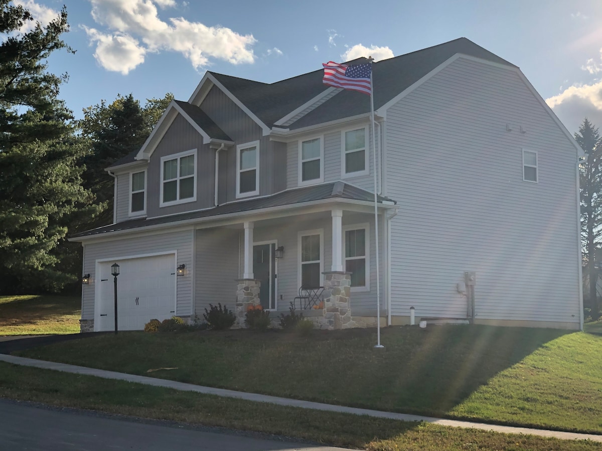 Family Friendly 5-Bedrom Home in Boalsburg