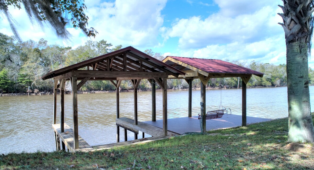 Boat slip on site! 3BR 2BA house