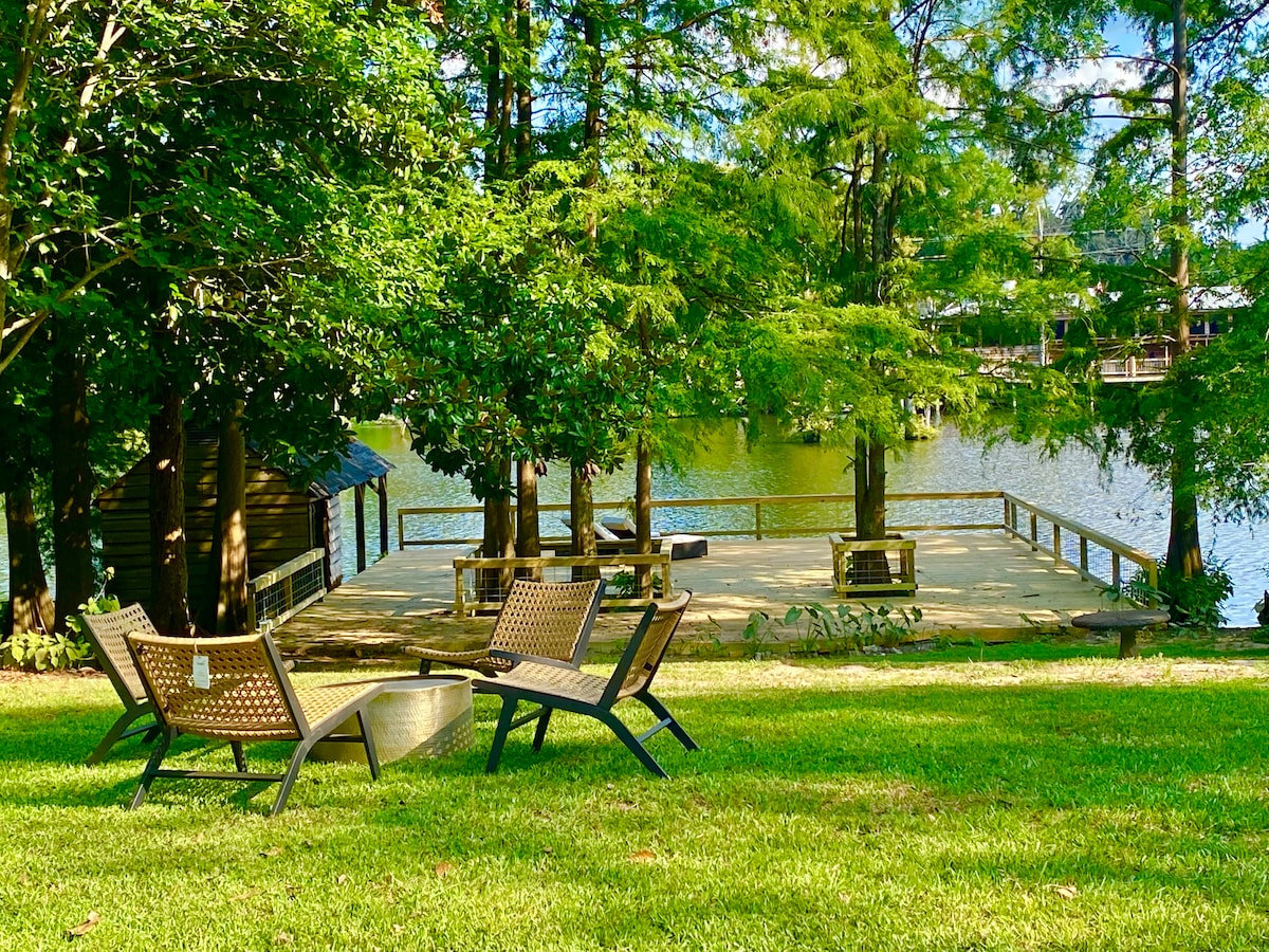 Horton House Bayou Estate - sleeps 22 NO PETS