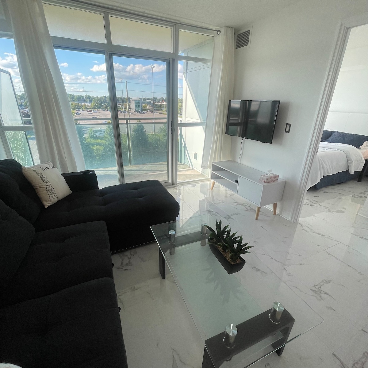 Lovely 1 bedroom unit with balcony. Sleeps 1-4