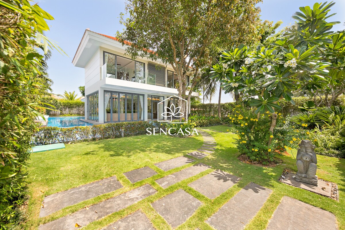 LUX 4 Bedroom with Large Pool | Close to The Beach