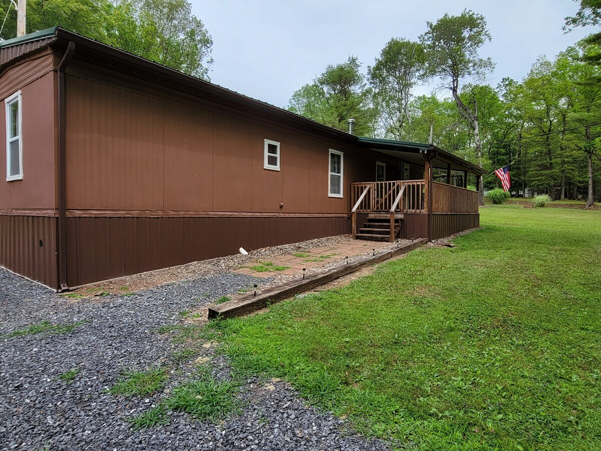 Mountain Retreat with access to ATV trails!