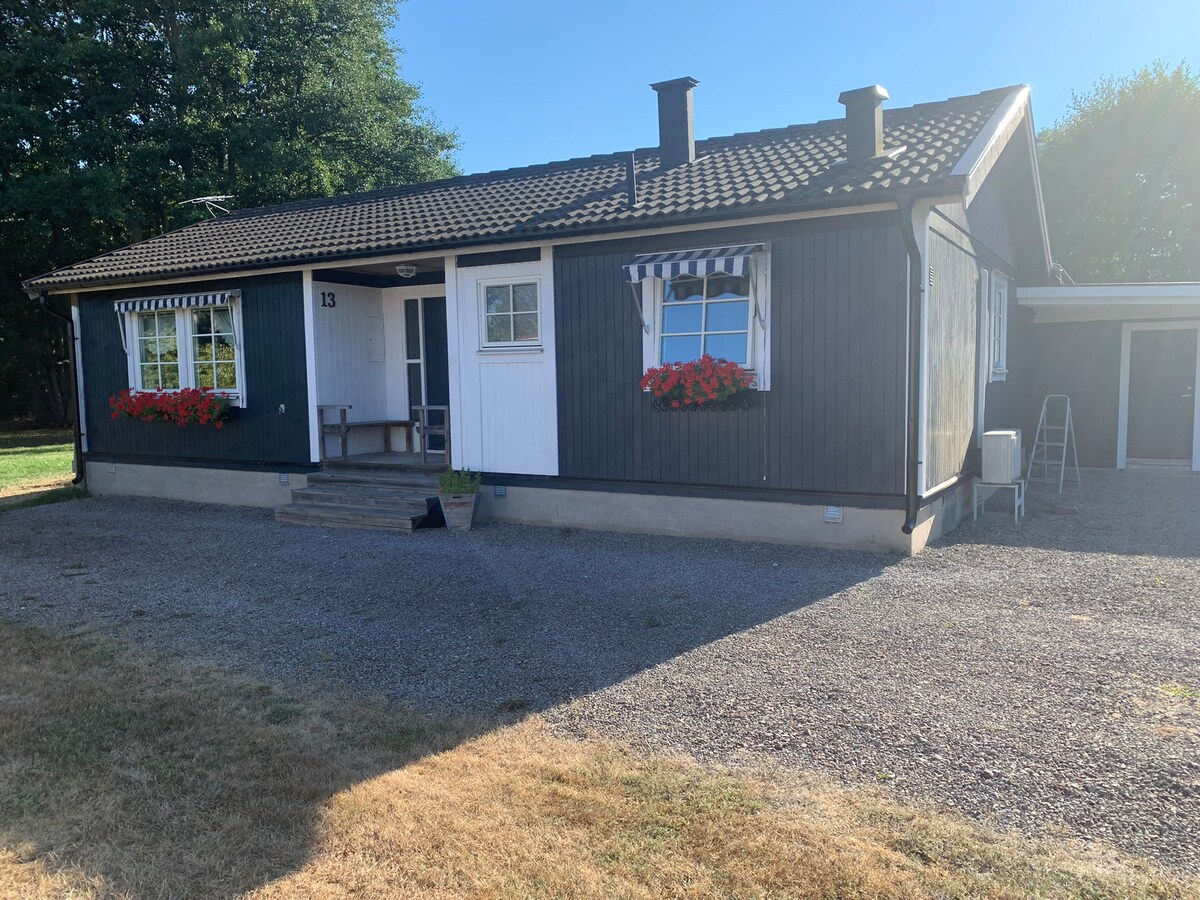 Hus i Byxelkrok med stor tomt - nära hamn och bad