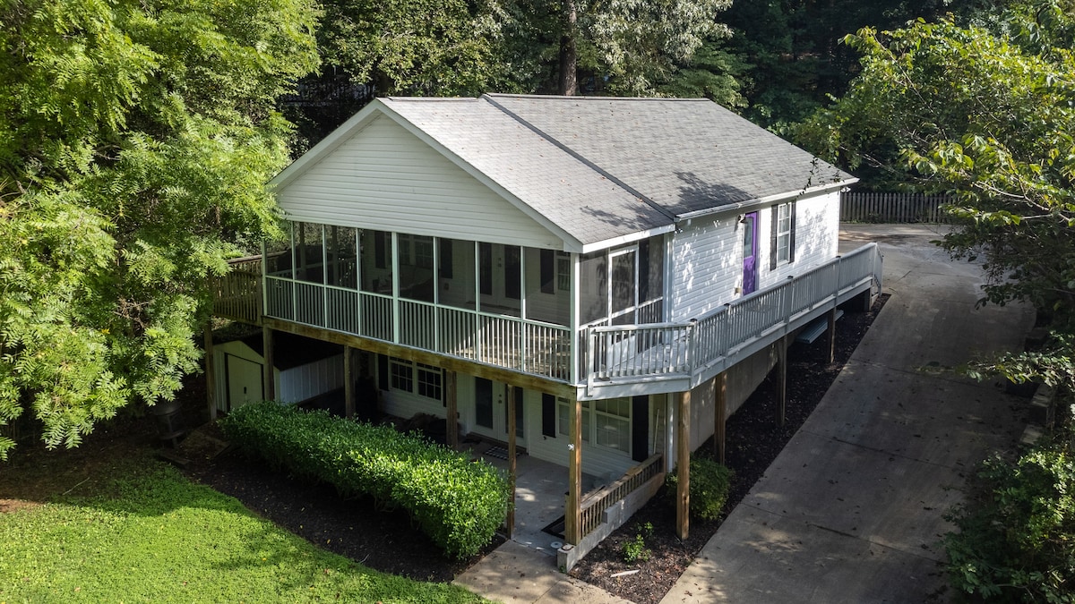 Lakehouse Retreat near Clemson