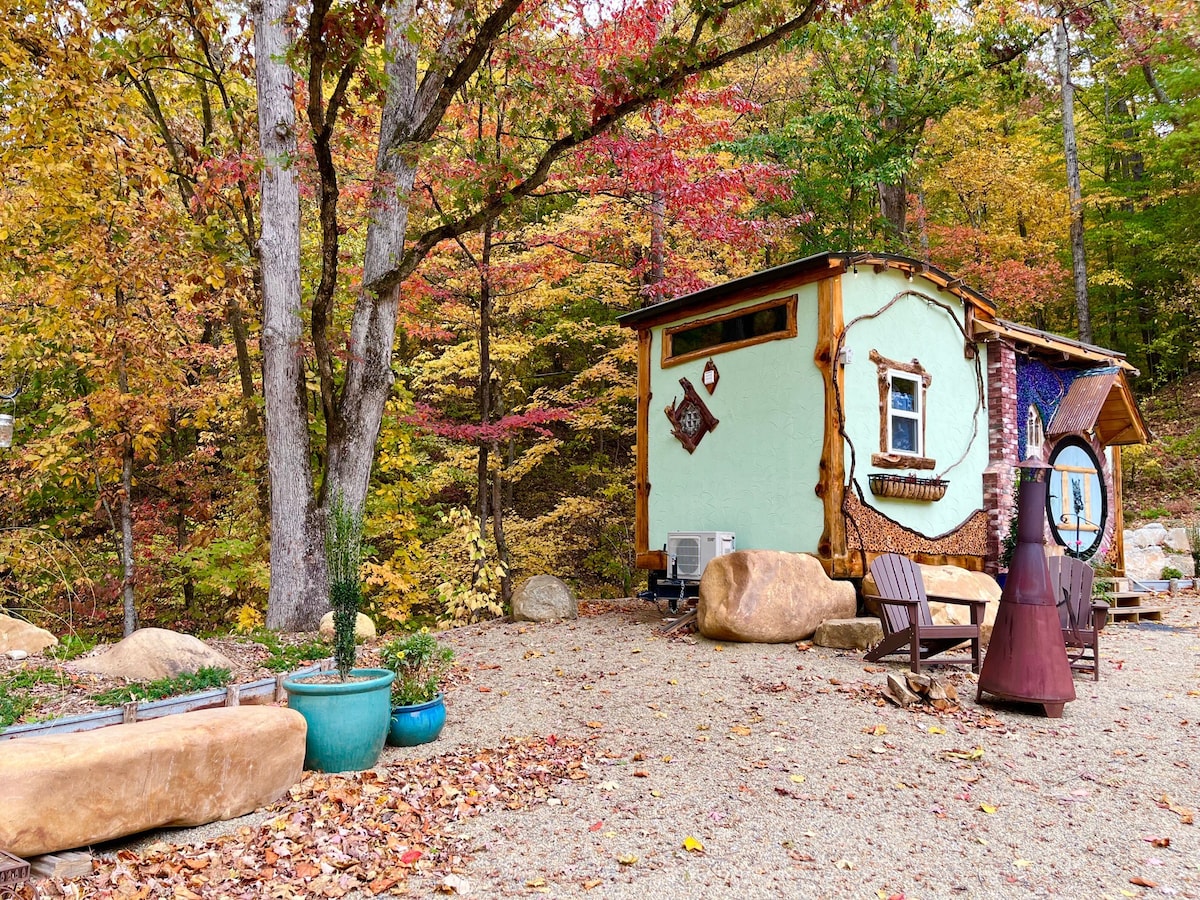 The Enchanted Forest Hobbit风格的微型住宅