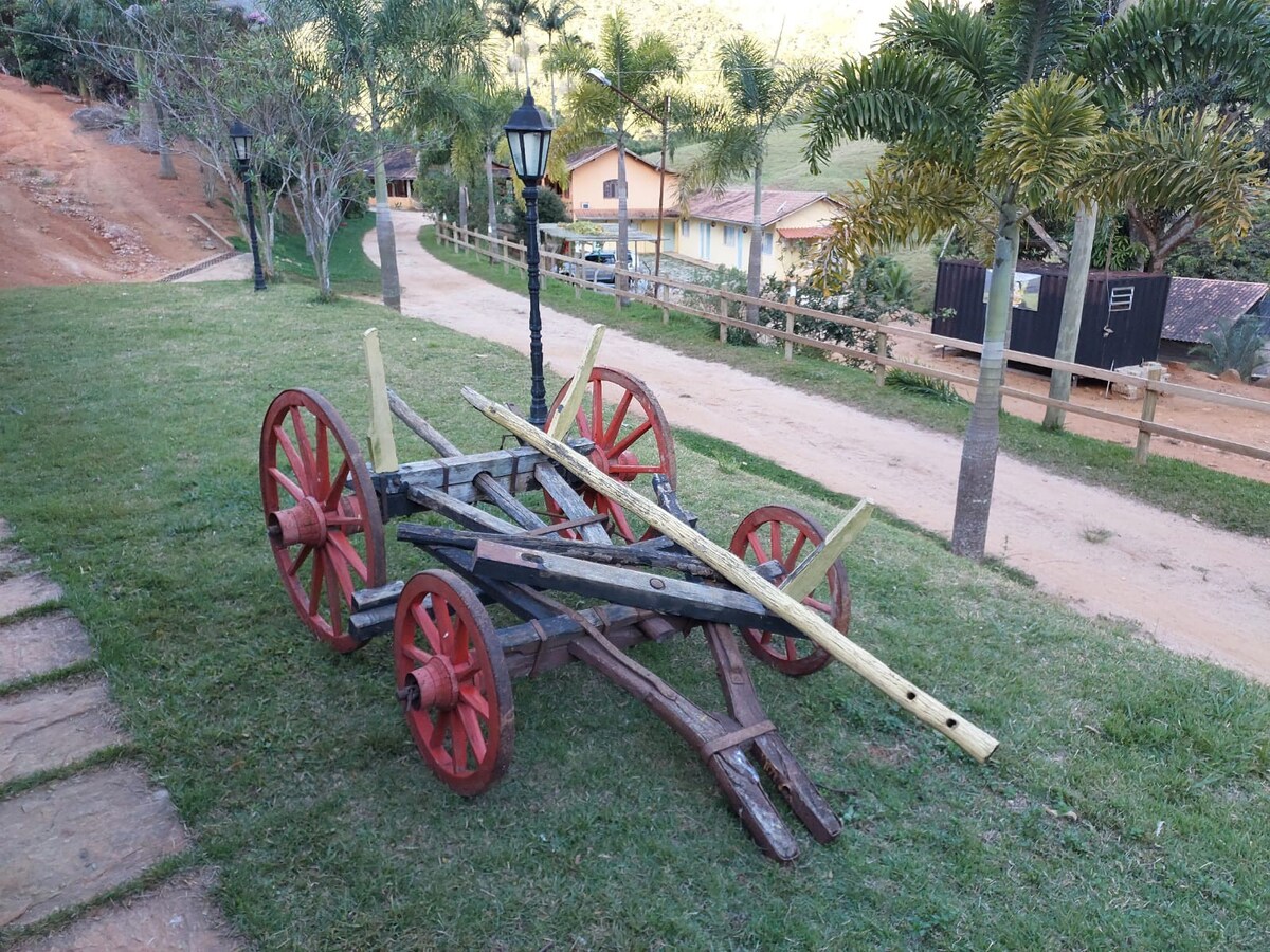 Suíte 01 com cozinha e vista para cachoeira