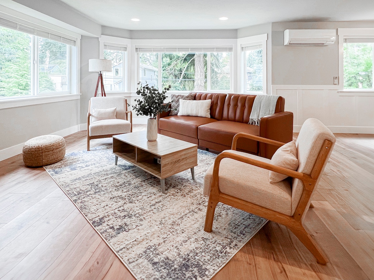 Modern & Cozy Top Floor Suite in Seattle/Shoreline