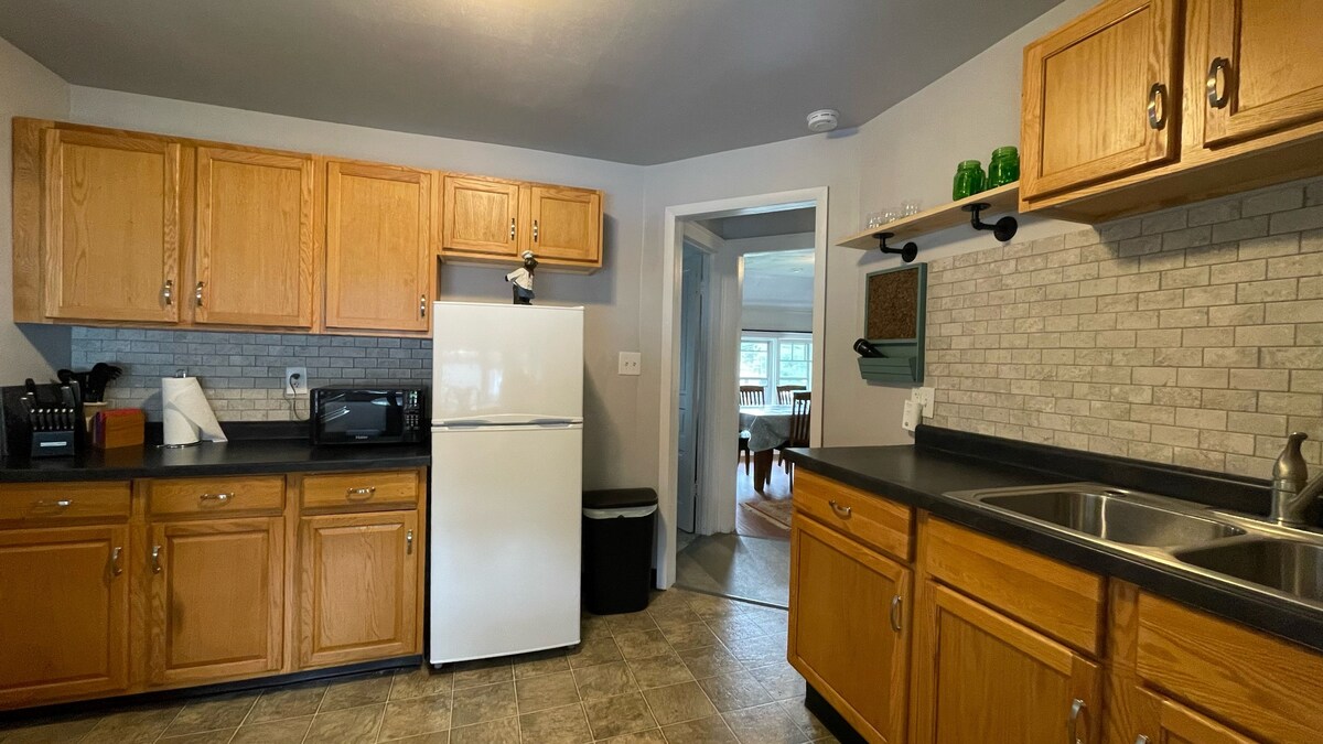 Upper apartment in the heart of Cherry Valley!