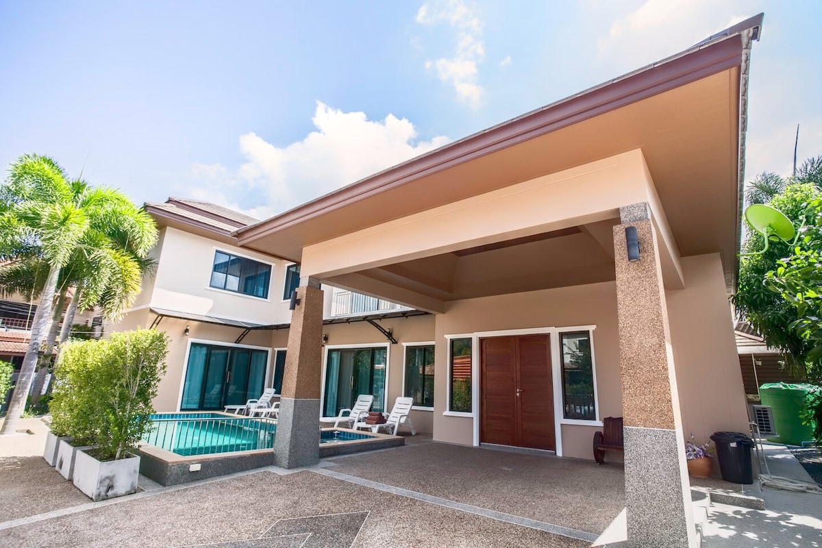 Four Bedroom Thai Minimalist style pool villa